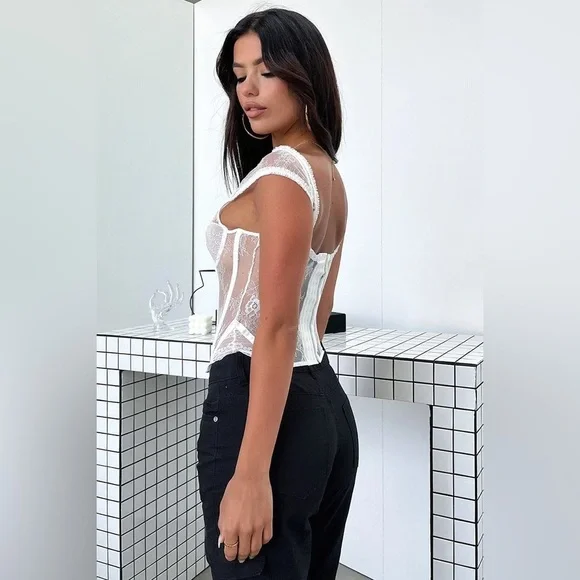 NWT - Lioness Some Like It Hot Lace Corset in Ghost White - Size S - Picture 8 of 8